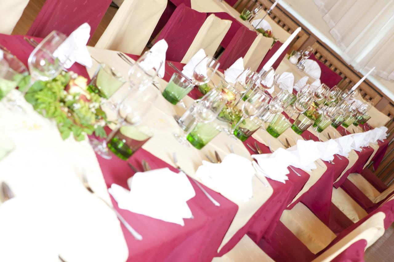 נוינקירכן Hotel Restaurant Osterbauer מראה חיצוני תמונה